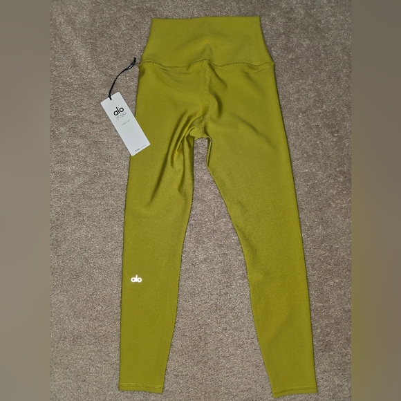 ALO Yoga Pants - NWT ALO YOGA 7/8 chartreuse Airlift High Waist Leggings XXS